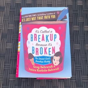 IT'S CALLED A BREAKUP BECAUSE IT'S BROKENHardcover